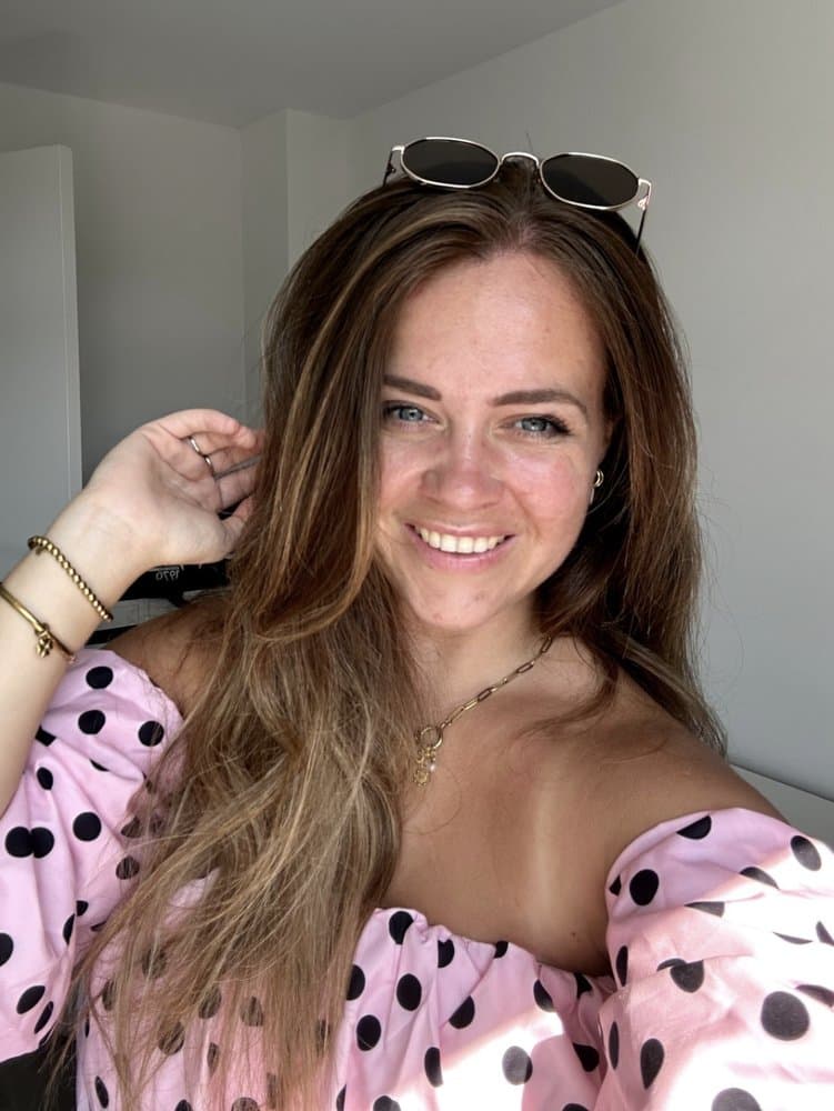 Celina, social media expert